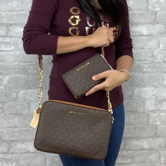 Michael Kors Jetset LG EW Crossbody And Wallet - Picture 6 of 6